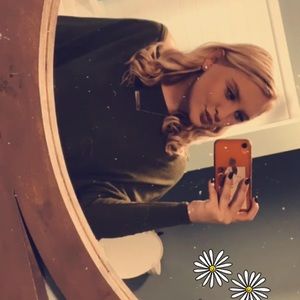 Meet your Posher, Ellee